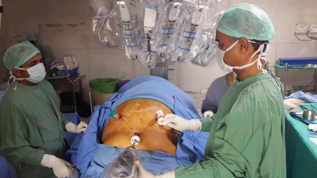 Dr Arun Prasad gets ready for a robotic surgery at Indraprastha Apollo Delh @ApolloHospital