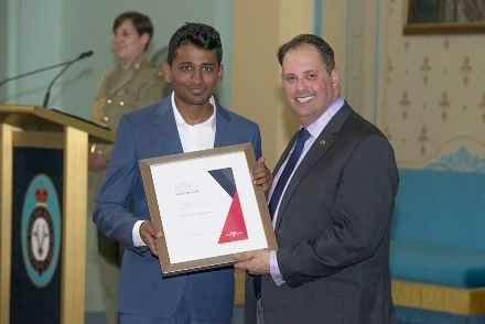 Balaji Trichy Narayanaswamy, receiving his International Student of the Year award