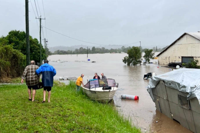Flood victims NSW QLD raise funds to find their feet